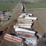 kentucky-freight-train-carrying-molten-sulfur-derails,-leaks-hazardous-chemical-in-todd-county