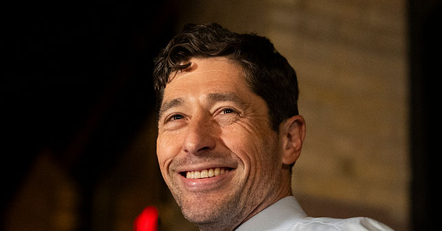 watch:-video-resurfaces-of-minneapolis-mayor-jacob-frey-performing-somali-dance-in-‘i-love-somalia’-t-shirt