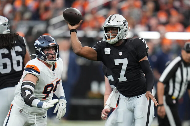 raiders-qb-geno-smith-leaves-game-vs.-broncos-early-with-apparent-hand,-shoulder-injuries