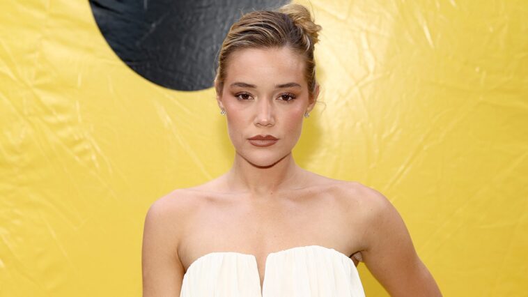 nfl-star’s-rumored-girlfriend-reflects-on-‘pretty-hard-month’-as-qb’s-future-comes-into-question