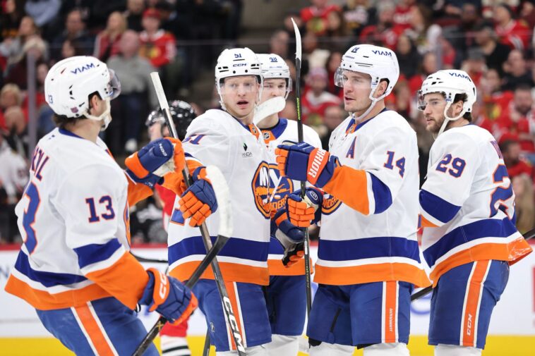 islanders-end-2025-on-high-note-with-thrilling-shootout-win-over-blackhawks