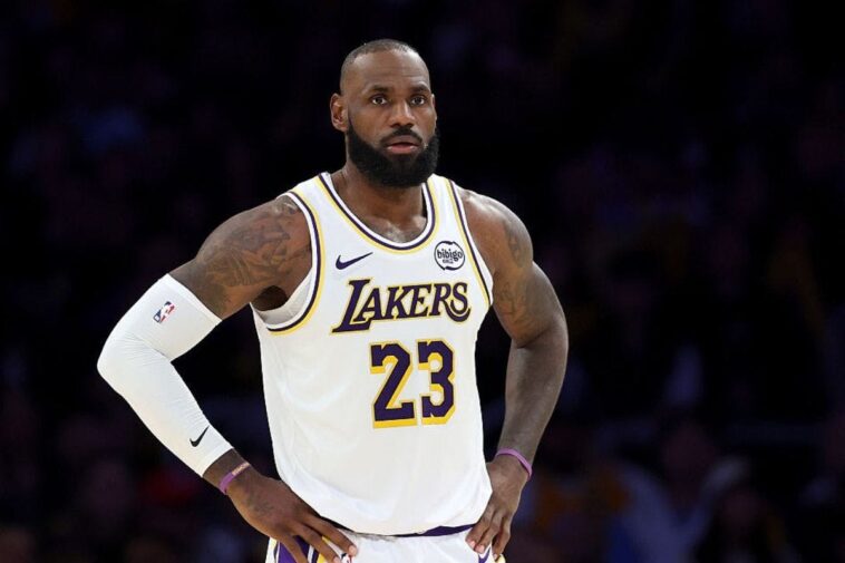 lebron-james-caught-practicing-his-‘golf-swing’-during-national-anthem