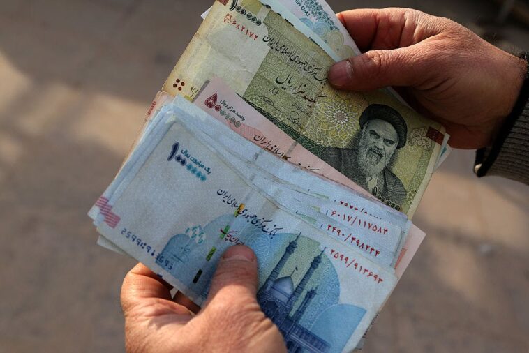 ‘death-to-the-dictator:’-iranians-defy-regime-for-fourth-consecutive-day-amid-economic-turmoil