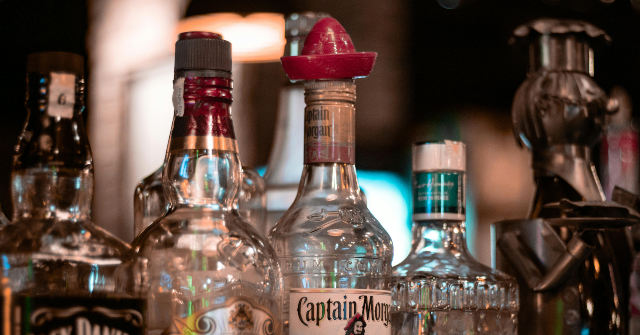 reports:-saudi-arabia’s-only-liquor-store-expands-sales-for-wealthy-foreigners