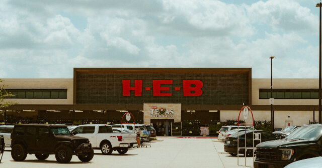 christmas-shoppers-receive-free-groceries-at-texas-h-e-b-store-after-computer-meltdown:-‘brought-tears-to-my-eyes’