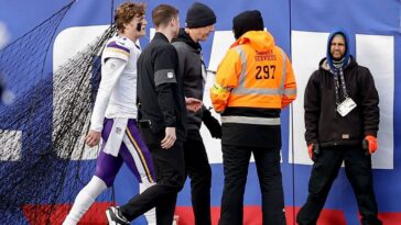 vikes’-mccarthy-out-with-hairline-fracture-in-hand