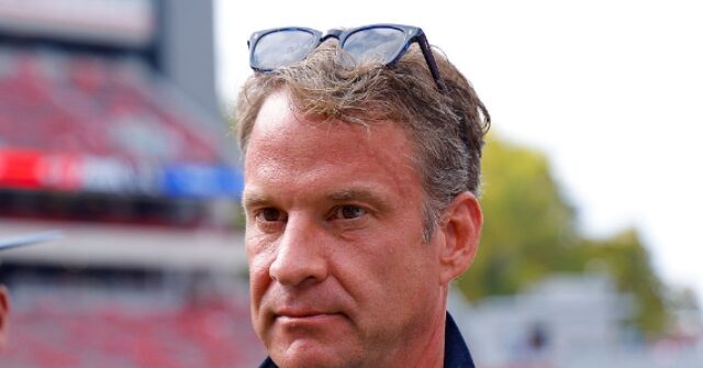 watch:-lane-kiffin-cursed,-booed-by-ole-miss-fans-as-he-boards-plane-headed-for-lsu