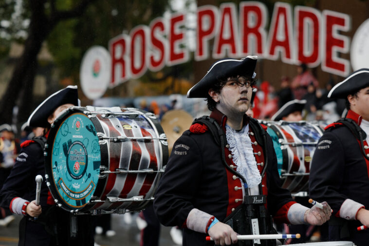 137th-rose-parade-soaked-in-2026-new-year’s-day-storm:-photos