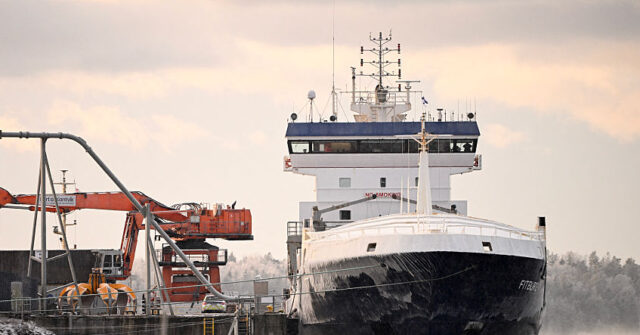 police-arrest-two-anchor-dragging-ship’s-crew-over-alleged-damage-to-submarine-cables-in-gulf-of-finland