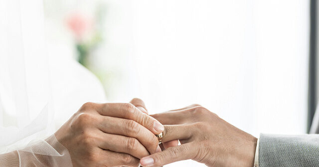 trump-ending-automatic-green-cards-for-migrants-marrying-us.-citizens