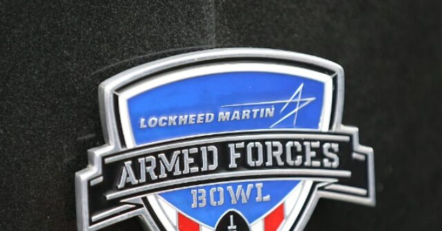 watch:-parachutist-falls-to-ground-before-armed-forces-bowl