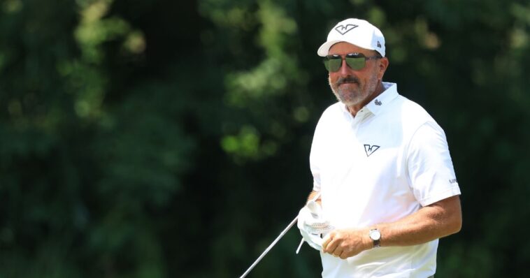 phil-mickelson-calls-on-california-to-stop-collecting-taxes-until-fraud-is-stopped:-‘will-only-fund-more-fraud’