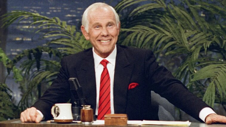 johnny-carson-made-dignified-exit-from-‘tonight-show’-after-enduring-years-of-‘snl’-mockery