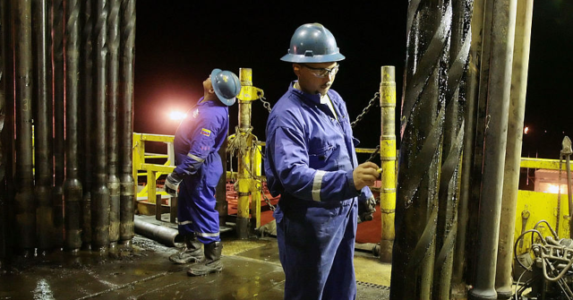 trump:-us.-oil-companies-will-‘fix’-venezuela’s-‘badly-broken’-oil-infrastructure