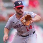 yankees-sign-ex-all-star-paul-dejong-as-infield-insurance