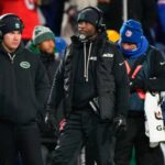 the-aaron-glenn-coaching-question-still-looms-large-over-jets-as-miserable-season-ends