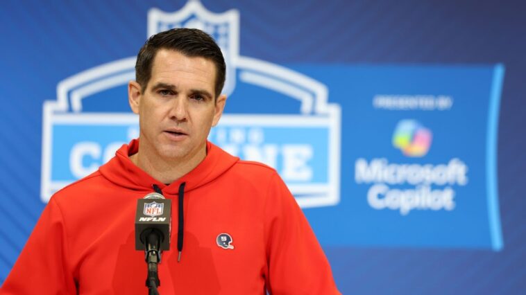 giants-gm-schoen-returning-despite-4-13-season