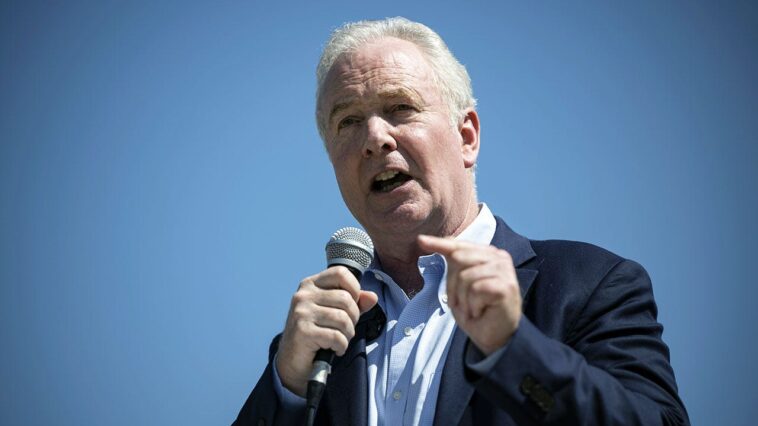 van-hollen-confronted-on-democrats-arguing-party-lacks-‘nuance’-in-criticism-of-venezuela-strikes