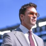 tom-brady-will-help-lead-raiders-head-coach-search-alongside-gm,-owner-mark-davis-says