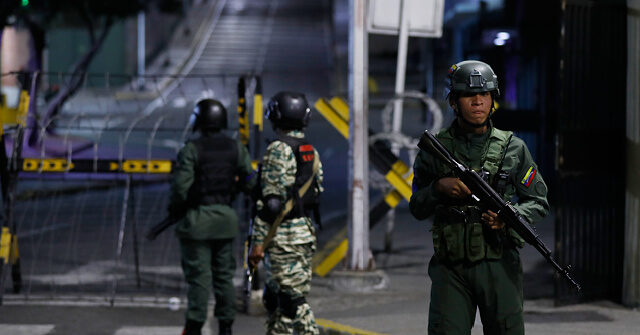 report:-heavy-gunfire-around-presidential-palace-in-venezuela-caused-by-misunderstanding