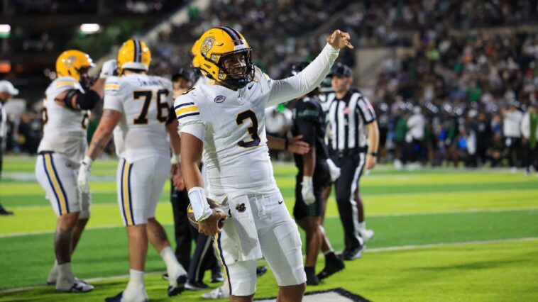 how-long-will-a-quarterback-stay?-a-college-football-transfer-portal-conundrum