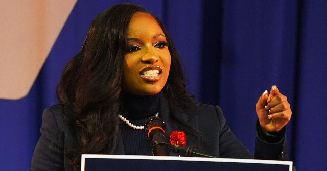 texas-democrat-jasmine-crockett-melts-down,-screams-‘f—-you’-at-supreme-court-over-gop‑favored-maps