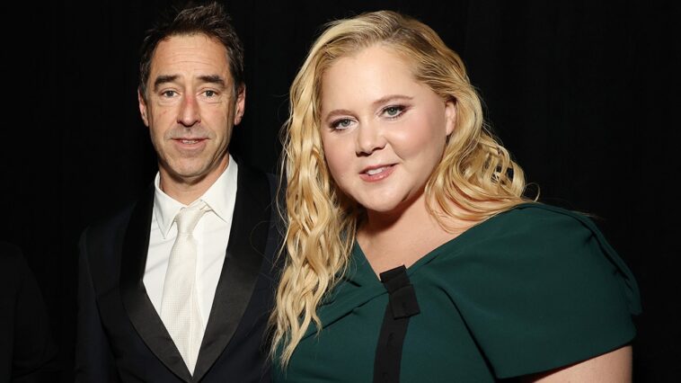amy-schumer-files-for-divorce-from-chris-fischer-after-declaring-2026-year-of-‘self-care’