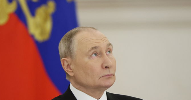 russia-takes-a-back-seat-in-venezuela,-making-no-clear-moves-to-protect-nicolas-maduro