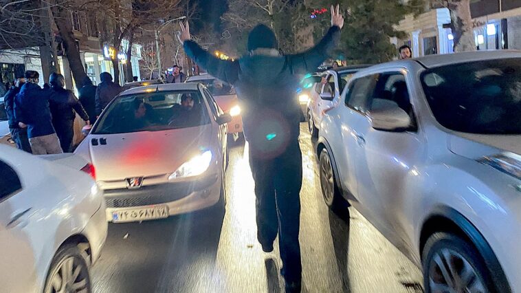 iran-on-the-brink-as-protesters-move-to-take-two-cities,-appeal-to-trump