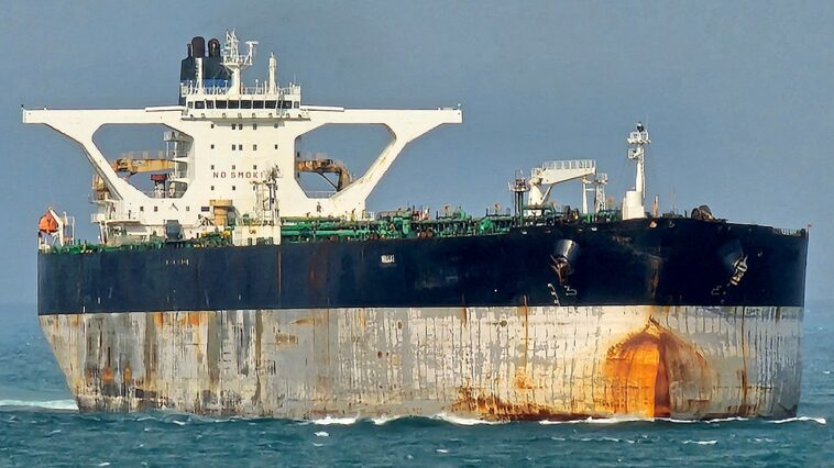 venezuelan-‘dark-fleet’-tanker-evades-us,-reflags-as-russian,-flees-to-irish-coast:-reports