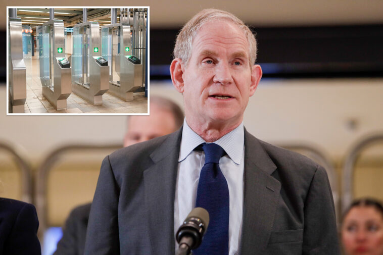 mta-boss-blames-mom-whose-5-year-old-daughter-got-head-caught-in-new-‘modern’-subway-gates