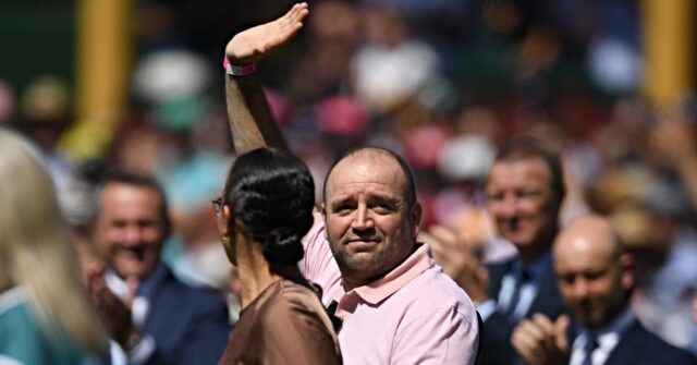 trump-is-‘hero-of-the-world’-declares-bondi-beach-terror-attack-hero-ahmed-al-ahmed