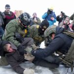 minneapolis-protesters-confront-federal-agents-day-after-deadly-shooting
