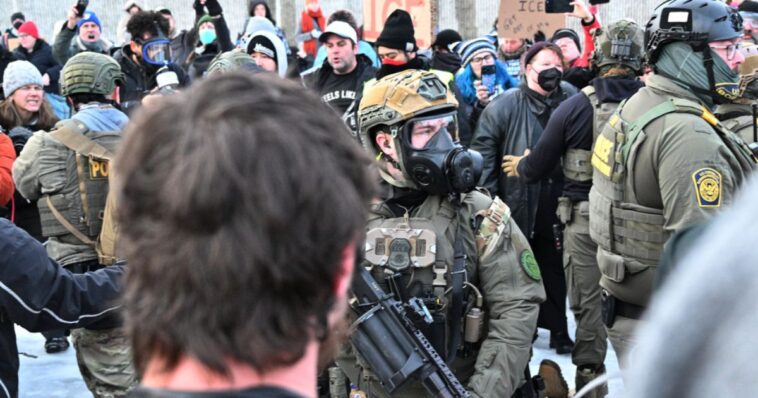 breaking:-agitators-flock-to-minneapolis-federal-building,-clash-with-ice-officers