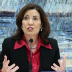 kathy-hochul-says-she-confronted-ice-agent,-accused-him-of-‘terrorizing-people’-by-wearing-a-mask