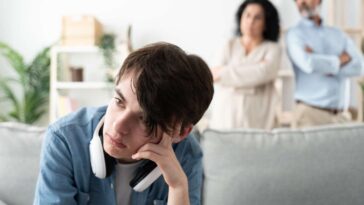 teenager-confused-how-parents-still-don’t-know-everything-when-it-only-took-him-16-years