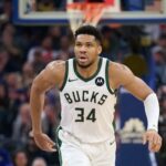 giannis-antetokounmpo-puts-bucks-trade-rumors-to-bed:-‘i’m-locked-in’