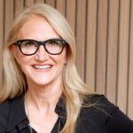 flight-anxiety-eased-with-one-simple-mental-trick,-says-author-and-podcast-host-mel-robbins