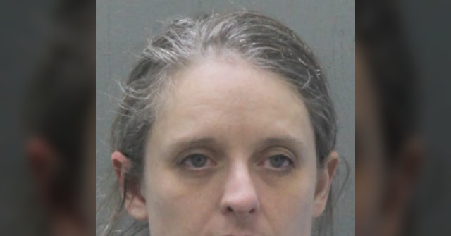 sheriff:-naked-louisiana-woman-‘trying-to-be-a-mermaid’-attacks-deputy