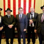 johnson-meets-with-muslim-man-who-confronted,-disarmed-bondi-beach-attacker