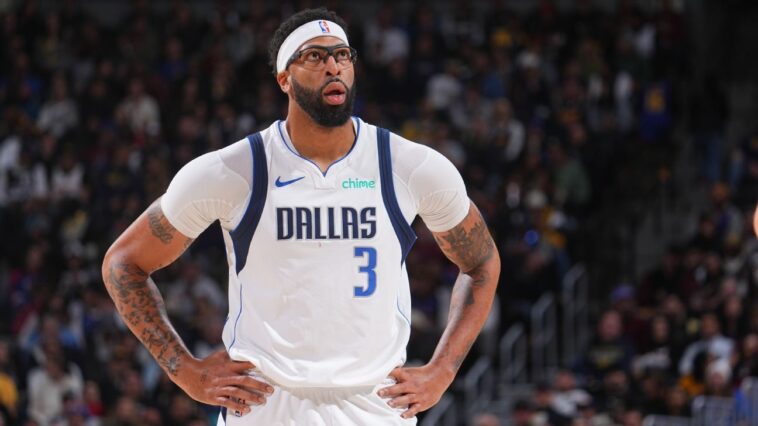 sources:-mavs’-davis-(hand)-out,-surgery-possible