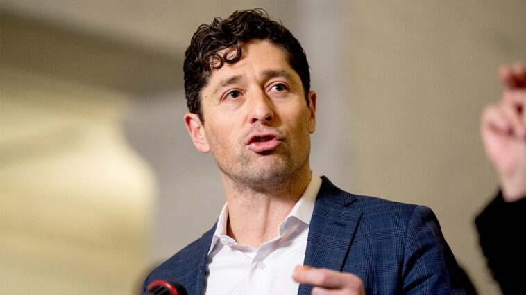 minneapolis-mayor-jacob-frey-dismisses-new-ice-shooting-video,-says-agent-‘walked-away-with-a-hop-in-his-step’
