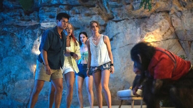 ‘primate’-review:-paramount-comes-out-swinging-in-2026-with-wild-horror-flick-about-a-nightmare-pet-chimp