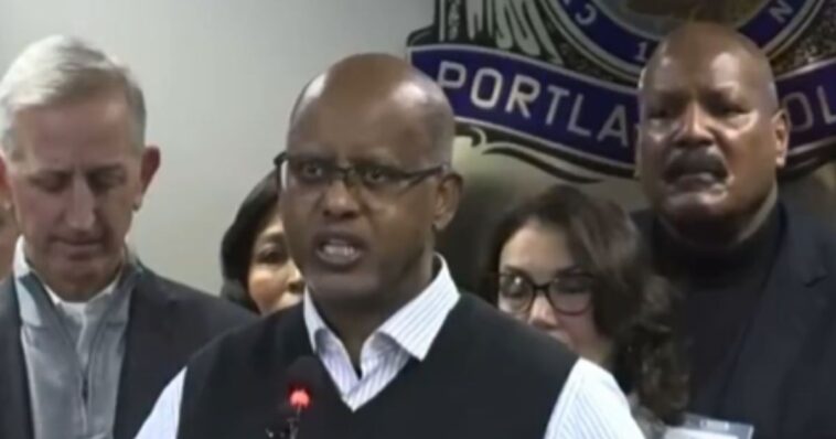 somali-dem-senator-still-can’t-speak-clear-english-after-20-years-stateside