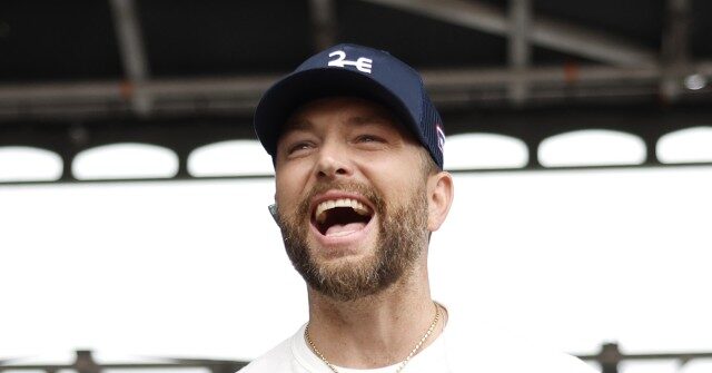 watch:-country-singer-chris-lane-mocks-somali-fraud-scandal-in-minnesota