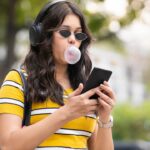 study-reveal-why-chewing-gum-might-actually-help-with-focus-and-stress-relief