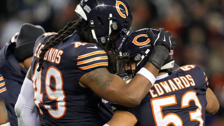 bears-lb-edwards-fractures-fibula,-out-for-season