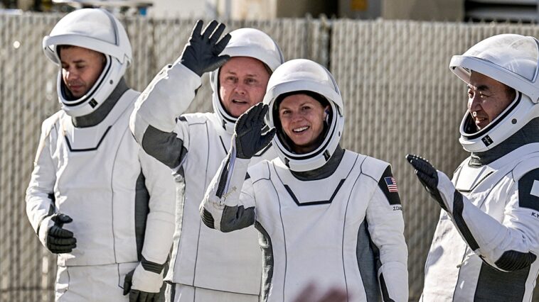 nasa-makes-‘unprecedented’-call-to-bring-astronauts-home-after-illness,-expert-says:-‘evacuated-from-orbit’