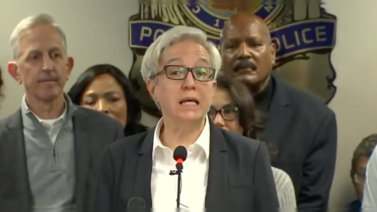 far-left-oregon-gov.-kotek-‘shaken-and-outraged’-at-shooting-of-tren-de-aragua-gang-member-(video)