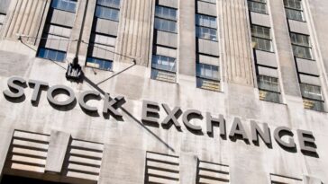 blackstone-stock-nosedives-after-trump-announces-plan-to-ban-major-investors-from-buying-up-single-family-homes